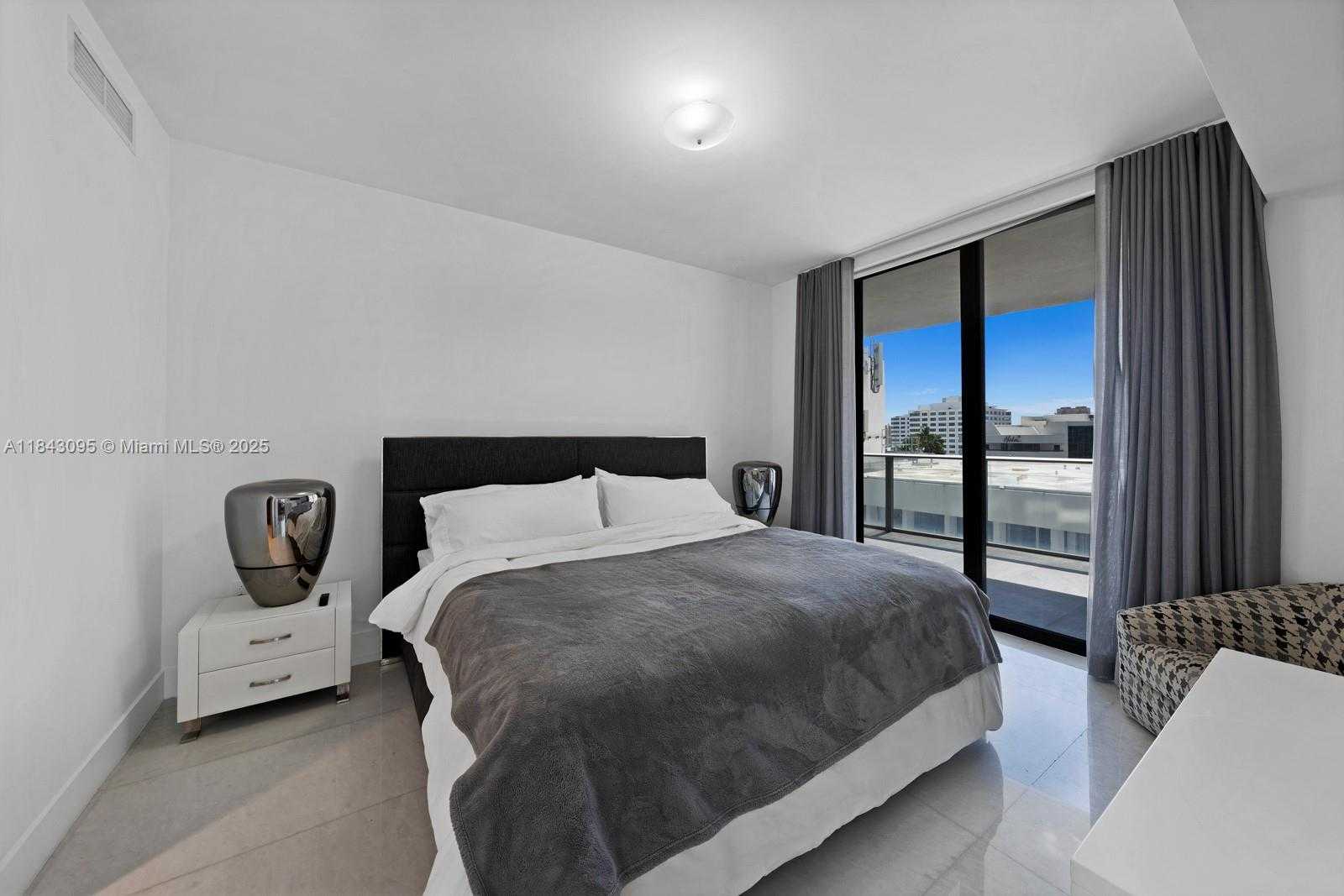 Small Image of 1010 BRICKELL AVE #1405, Miami Number 12