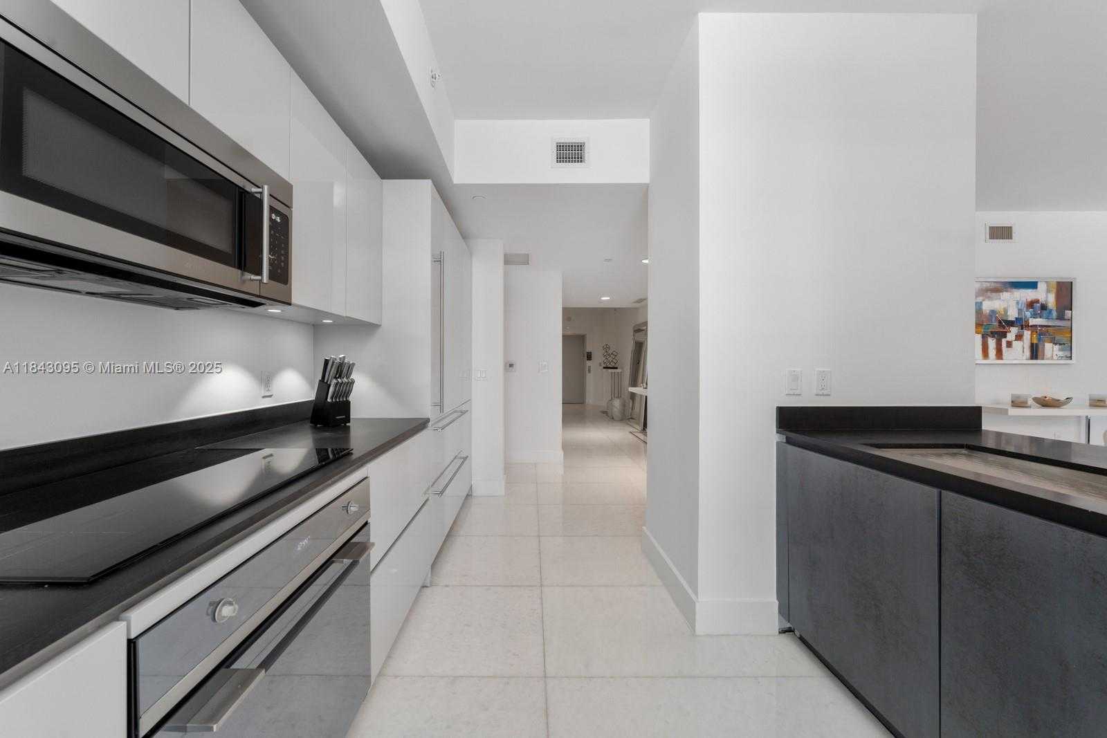 Small Image of 1010 BRICKELL AVE #1405, Miami Number 6