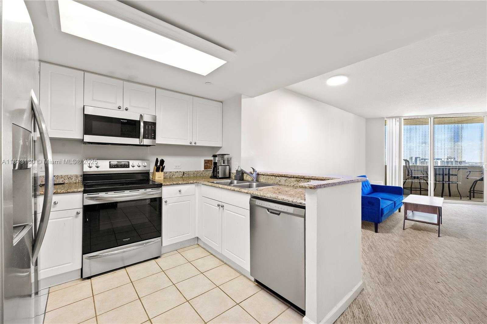 Small Image of 19501 WEST COUNTRY CLUB DR #2106, Aventura Number 5