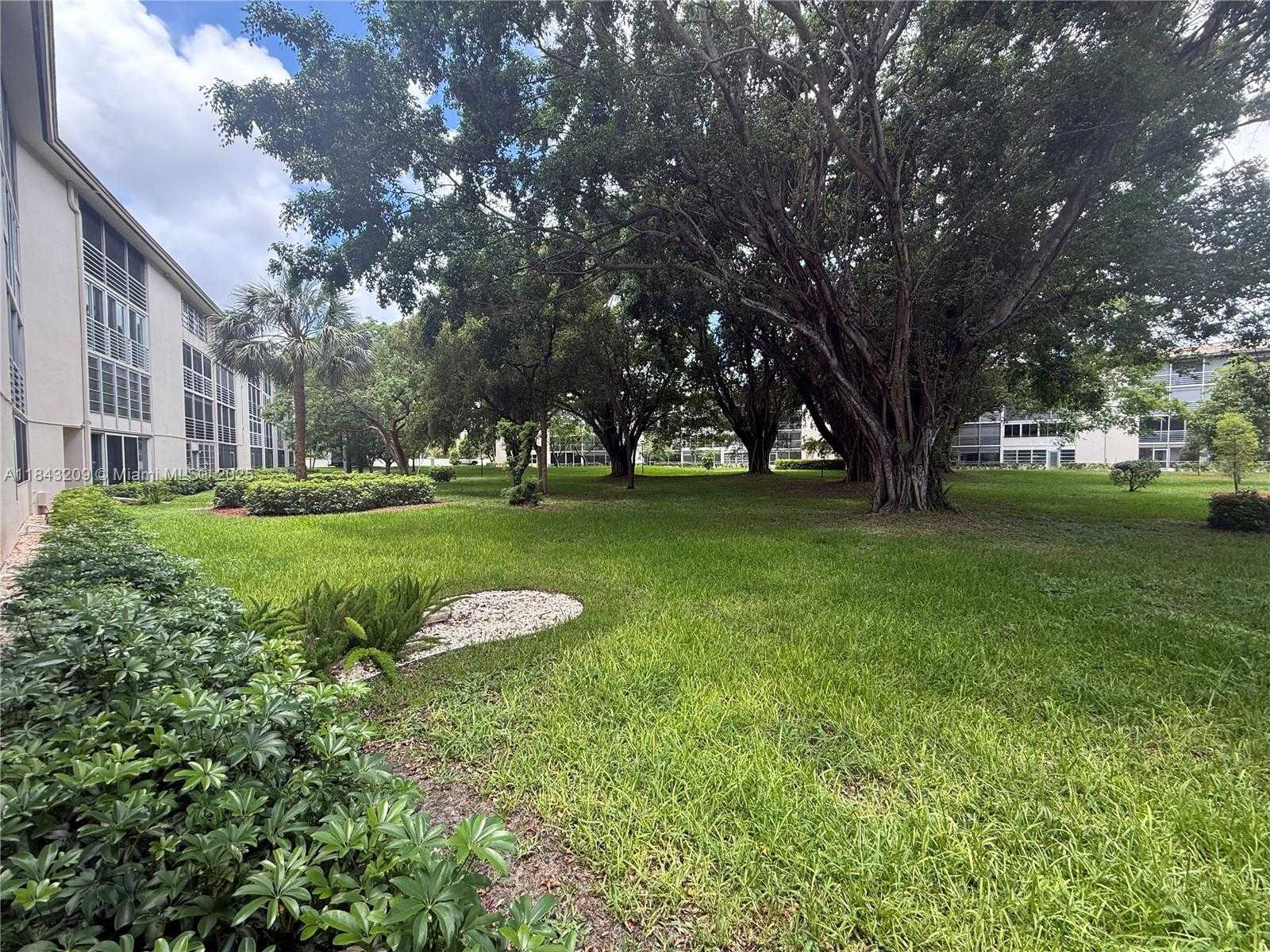 Small Image of 2403 ANTIGUA CIR #K1, Coconut Creek Number 39