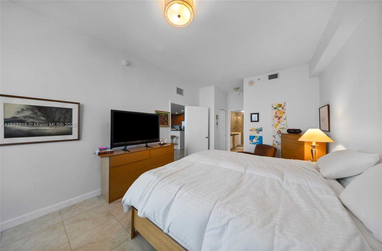 Small Image of 7901 HISPANOLA AVE #1609, North Bay Village Number 21