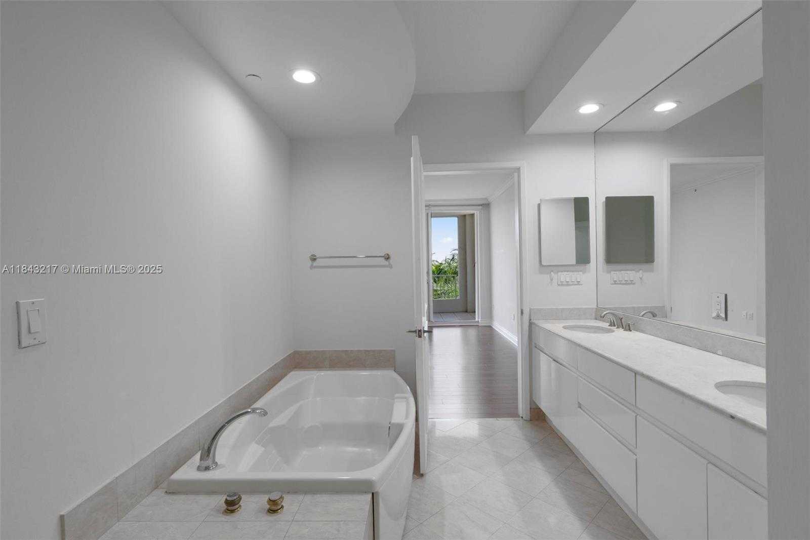 Small Image of 703 CRANDON BLVD #403, Key Biscayne Number 17
