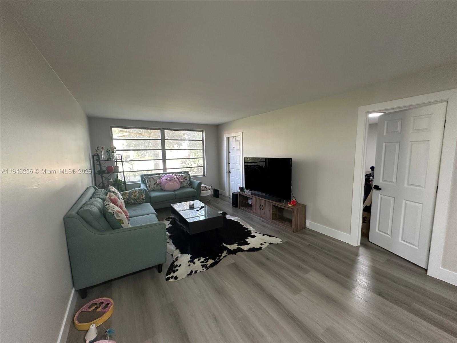 Small Image of 7500 NORTH WEST 17TH ST #102, Plantation Number 3