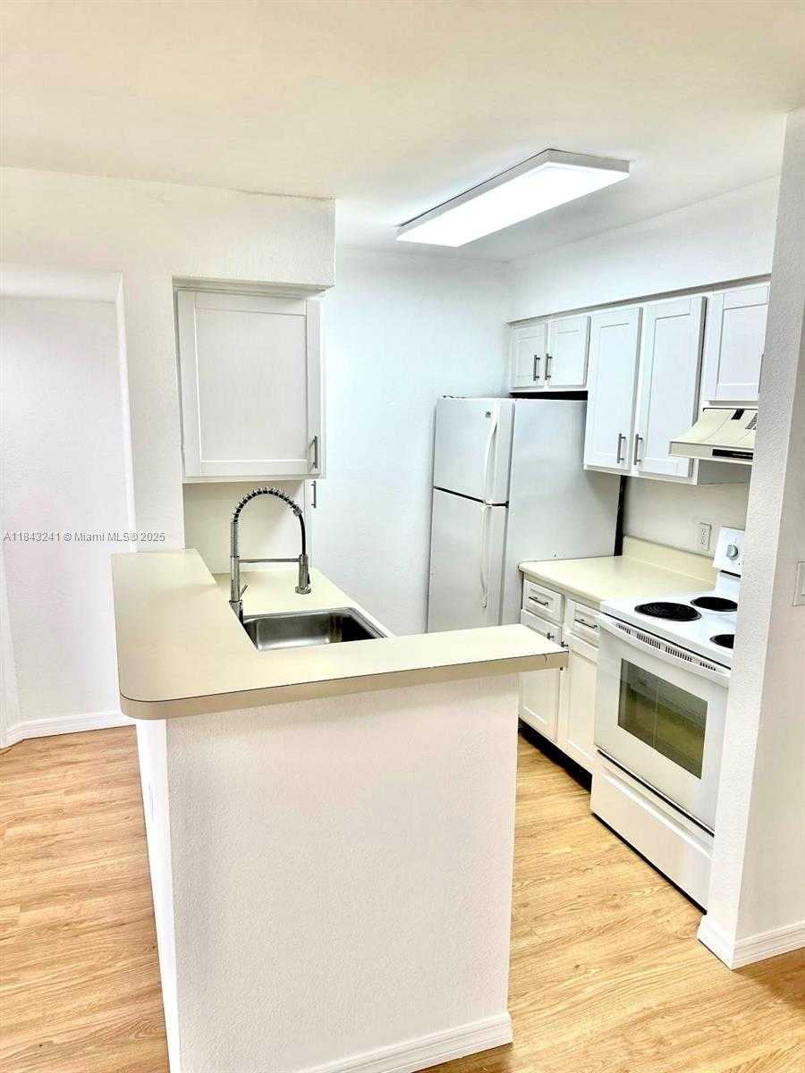 Small Image of 2846 SOUTH UNIVERSITY DR #4202, Davie Number 8