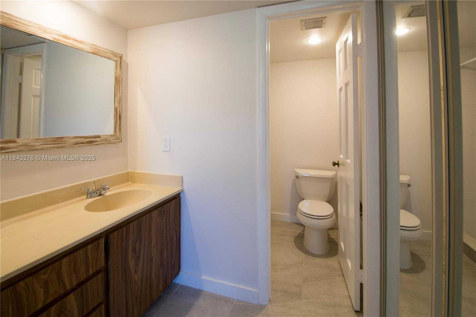 Small Image of 1717 WHITEHALL DR #201, Davie Number 11