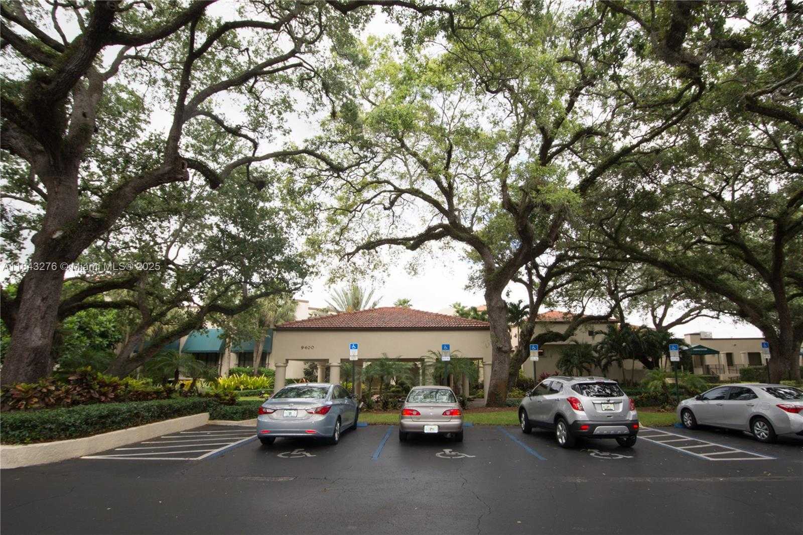 Small Image of 1717 WHITEHALL DR #201, Davie Number 19