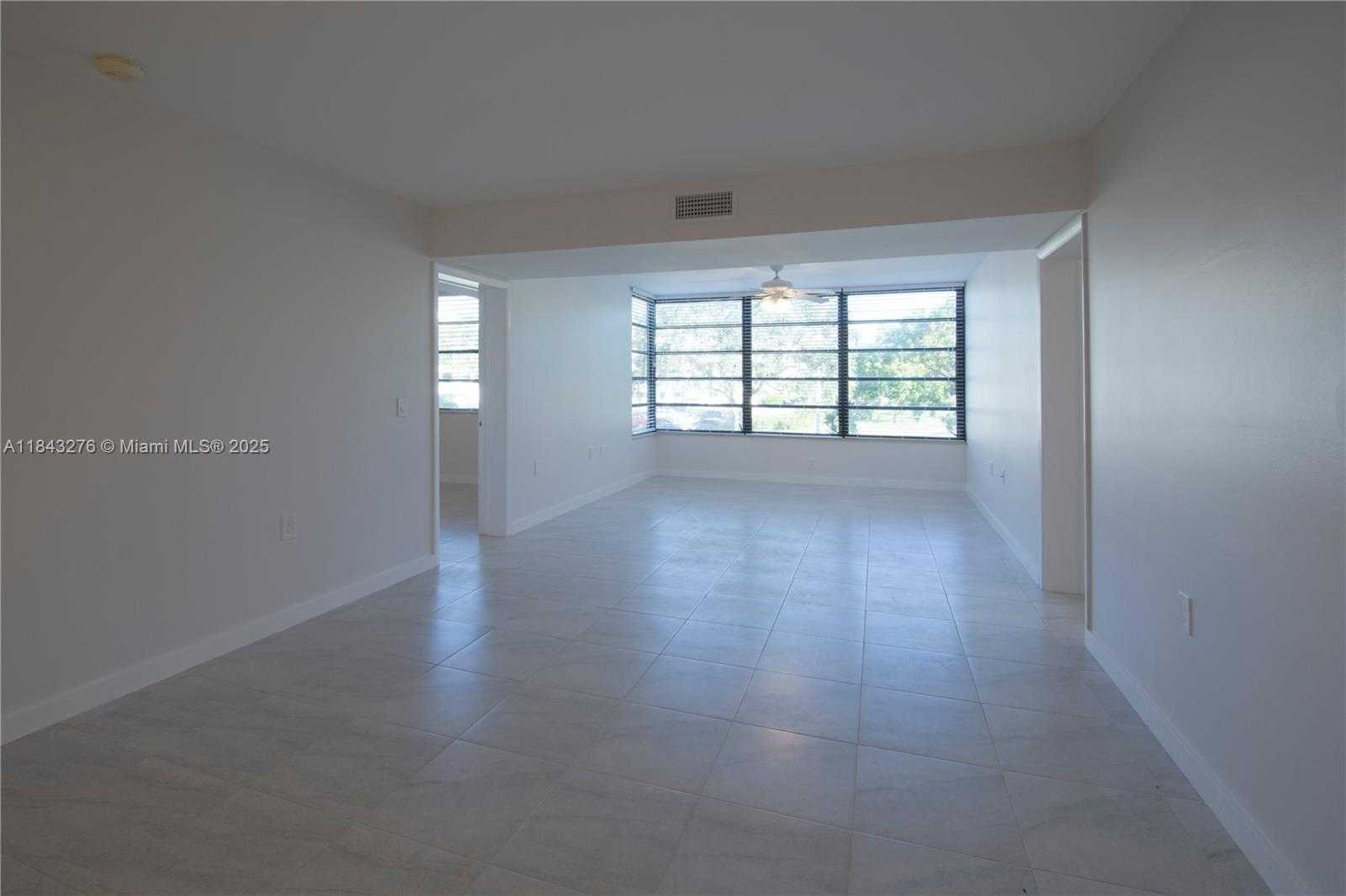 Small Image of 1717 WHITEHALL DR #201, Davie Number 3