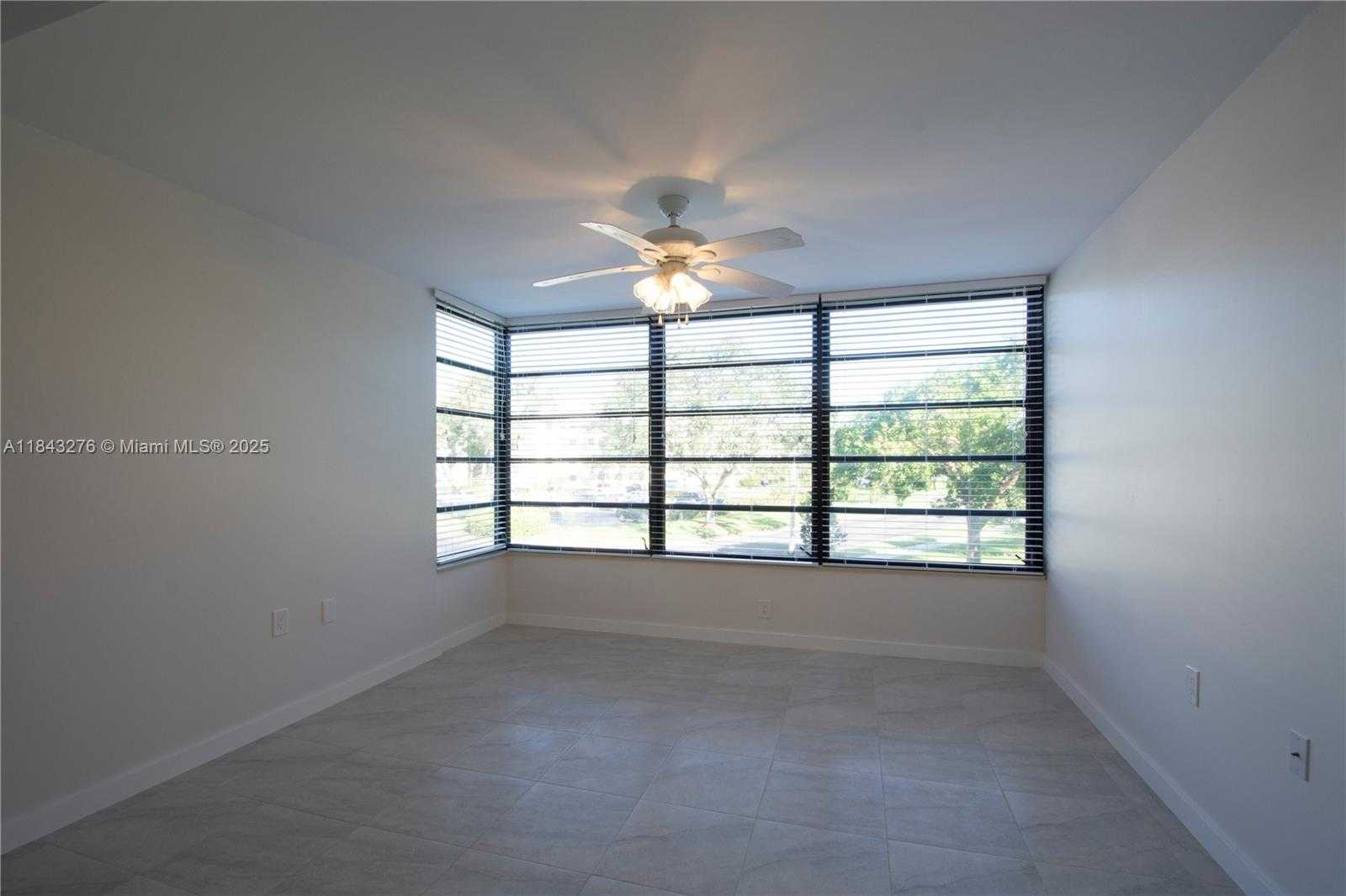 Small Image of 1717 WHITEHALL DR #201, Davie Number 4