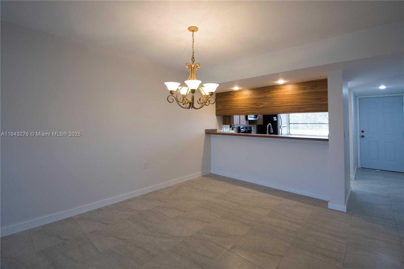 Small Image of 1717 WHITEHALL DR #201, Davie Number 6