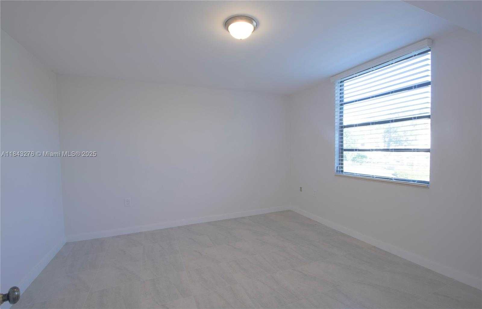 Small Image of 1717 WHITEHALL DR #201, Davie Number 7