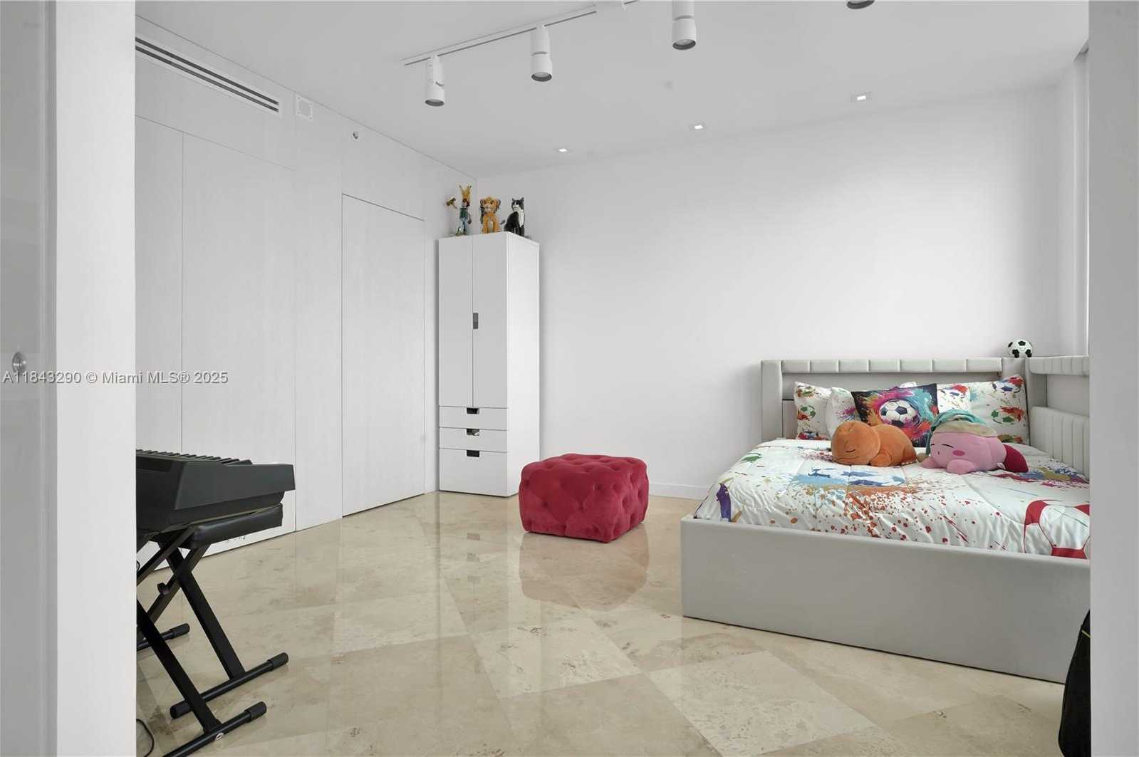 Small Image of 1331 BRICKELL BAY DR #4303, Miami Number 16