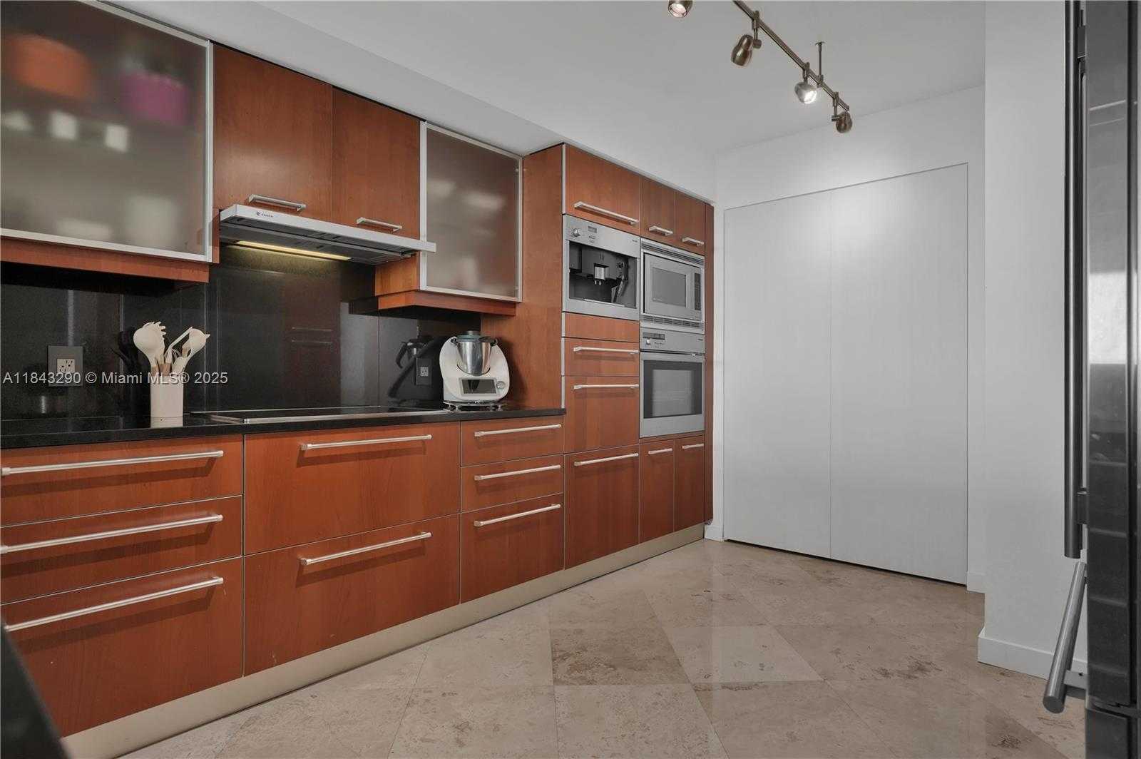 Small Image of 1331 BRICKELL BAY DR #4303, Miami Number 19