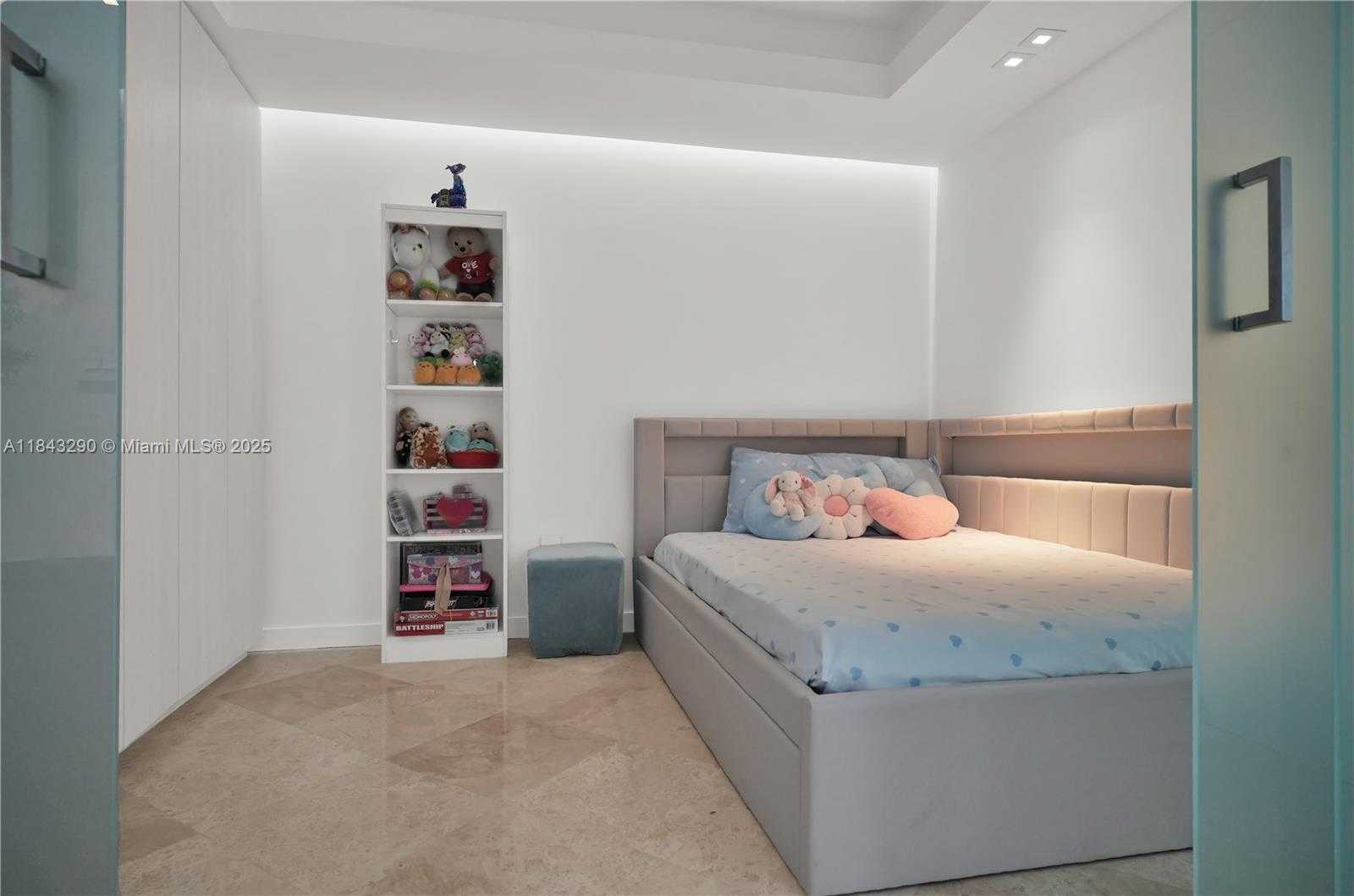 Small Image of 1331 BRICKELL BAY DR #4303, Miami Number 24