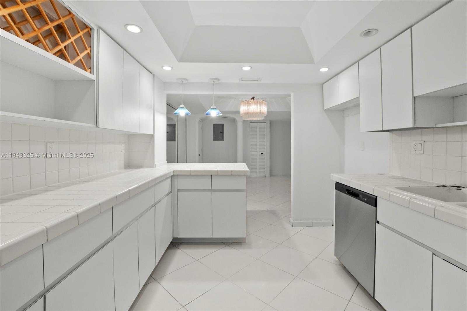 Small Image of 9735 NORTH WEST 52ND ST #115, Doral Number 6