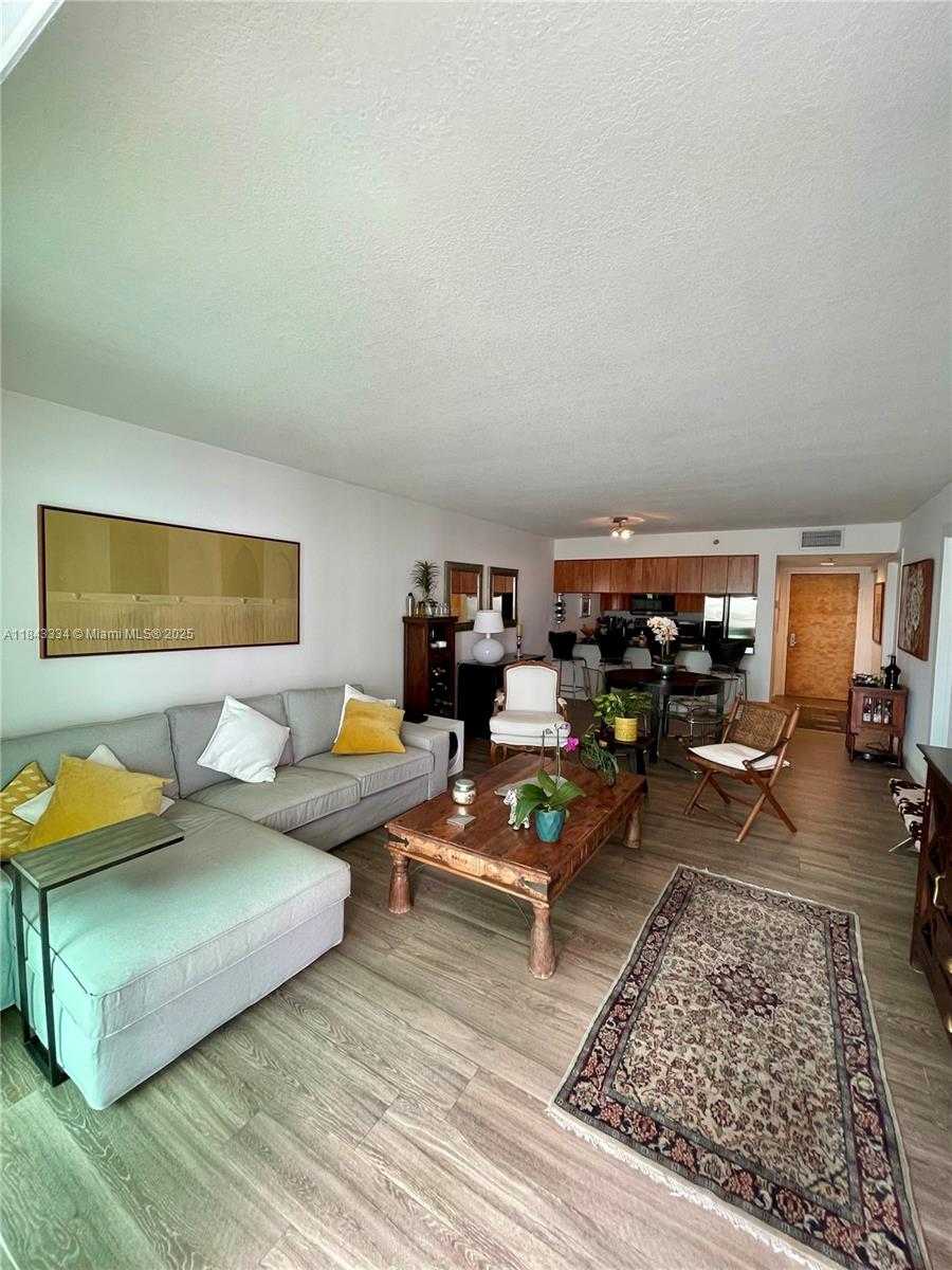 Small Image of 1200 BRICKELL BAY DR #2907, Miami Number 2