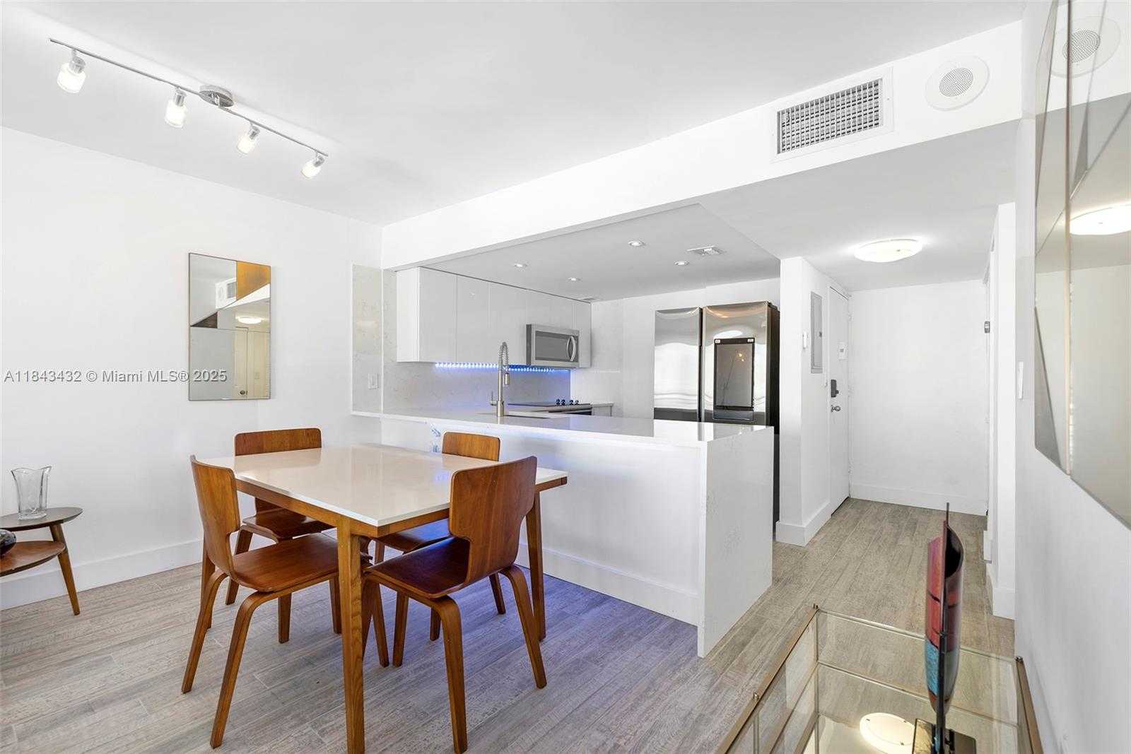 Small Image of 345 OCEAN DR #605, Miami Beach Number 10