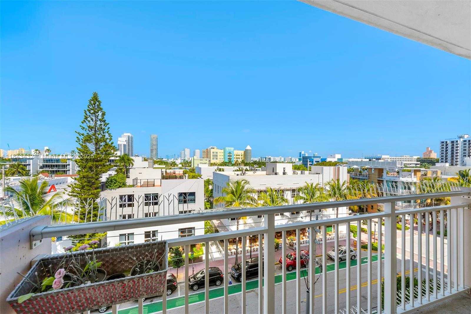 Small Image of 345 OCEAN DR #605, Miami Beach Number 15