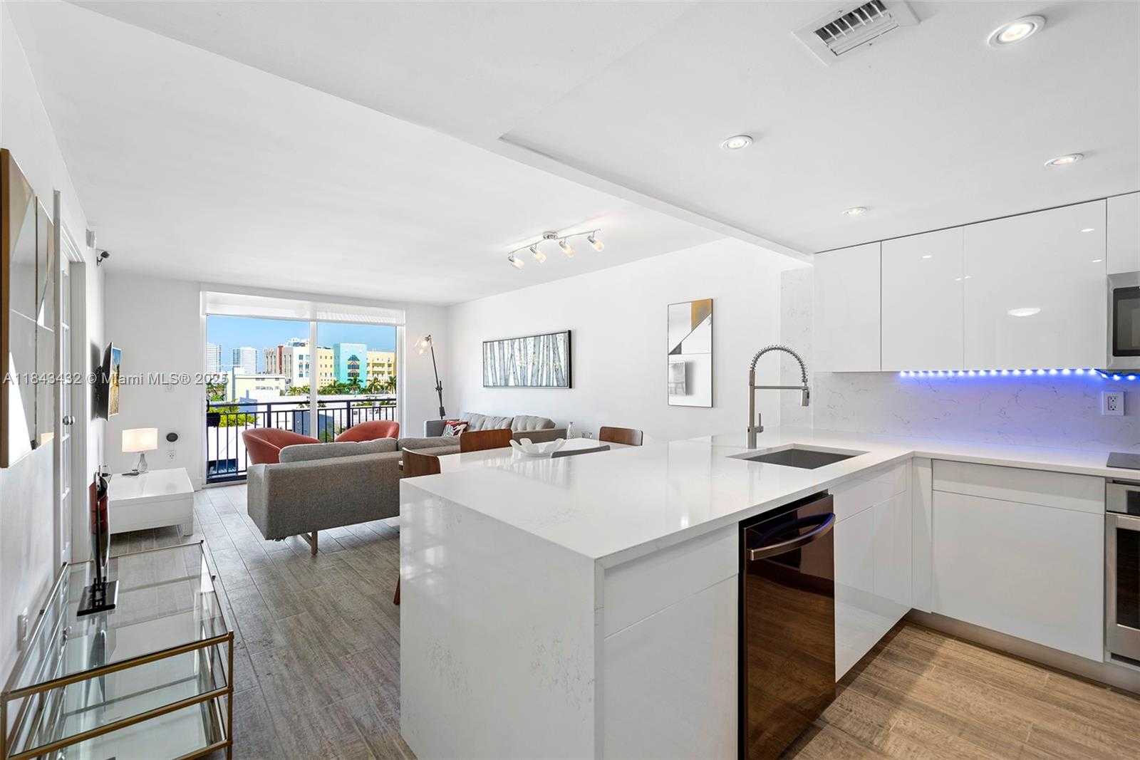 Small Image of 345 OCEAN DR #605, Miami Beach Number 17