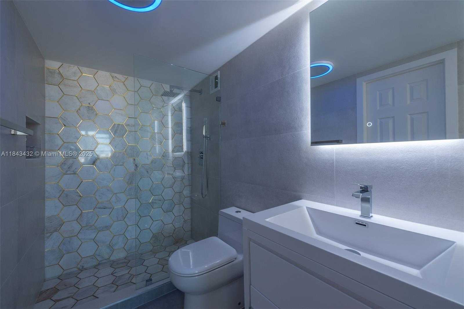 Small Image of 345 OCEAN DR #605, Miami Beach Number 7
