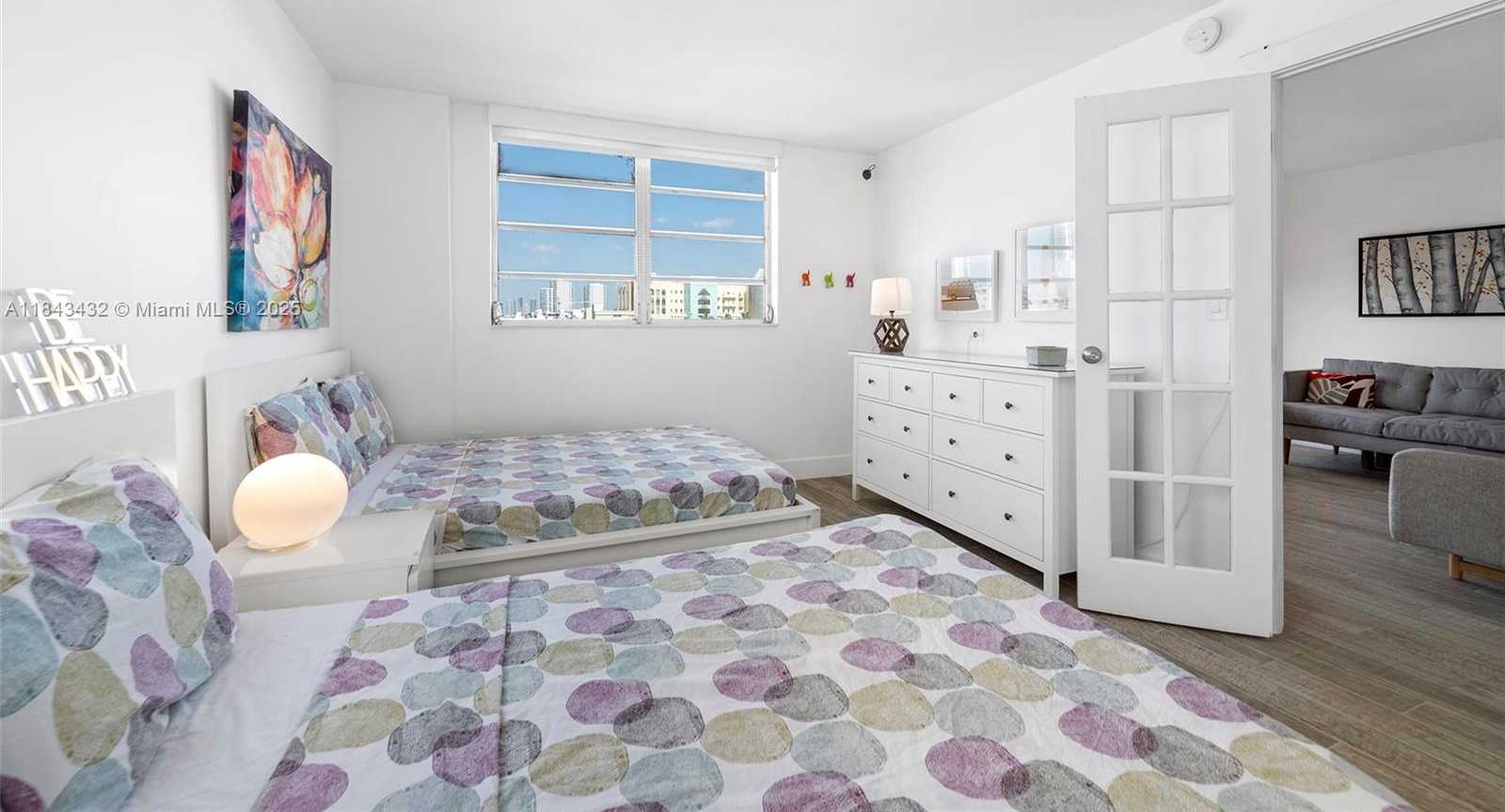 Small Image of 345 OCEAN DR #605, Miami Beach Number 9