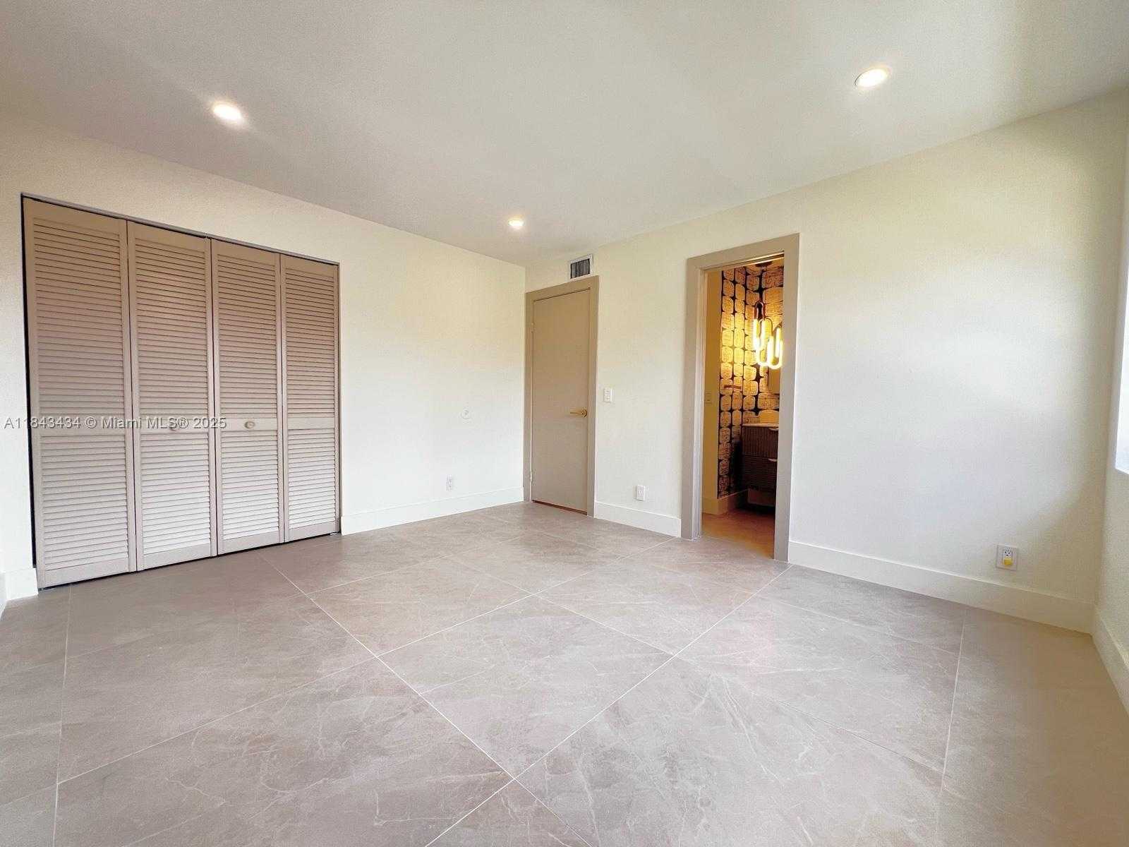 Small Image of 6243 NORTH WEST 171ST ST, Hialeah Number 10