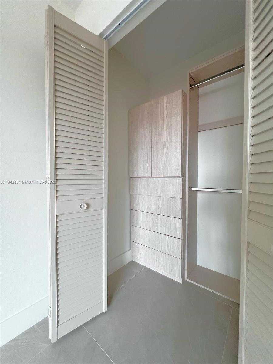 Small Image of 6243 NORTH WEST 171ST ST, Hialeah Number 11