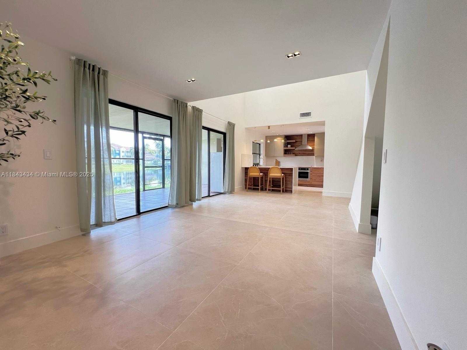 Small Image of 6243 NORTH WEST 171ST ST, Hialeah Number 14