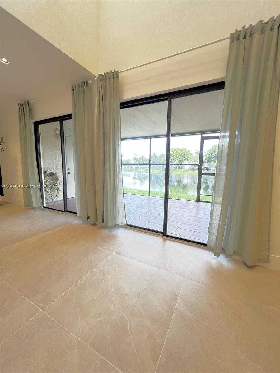 Small Image of 6243 NORTH WEST 171ST ST, Hialeah Number 15