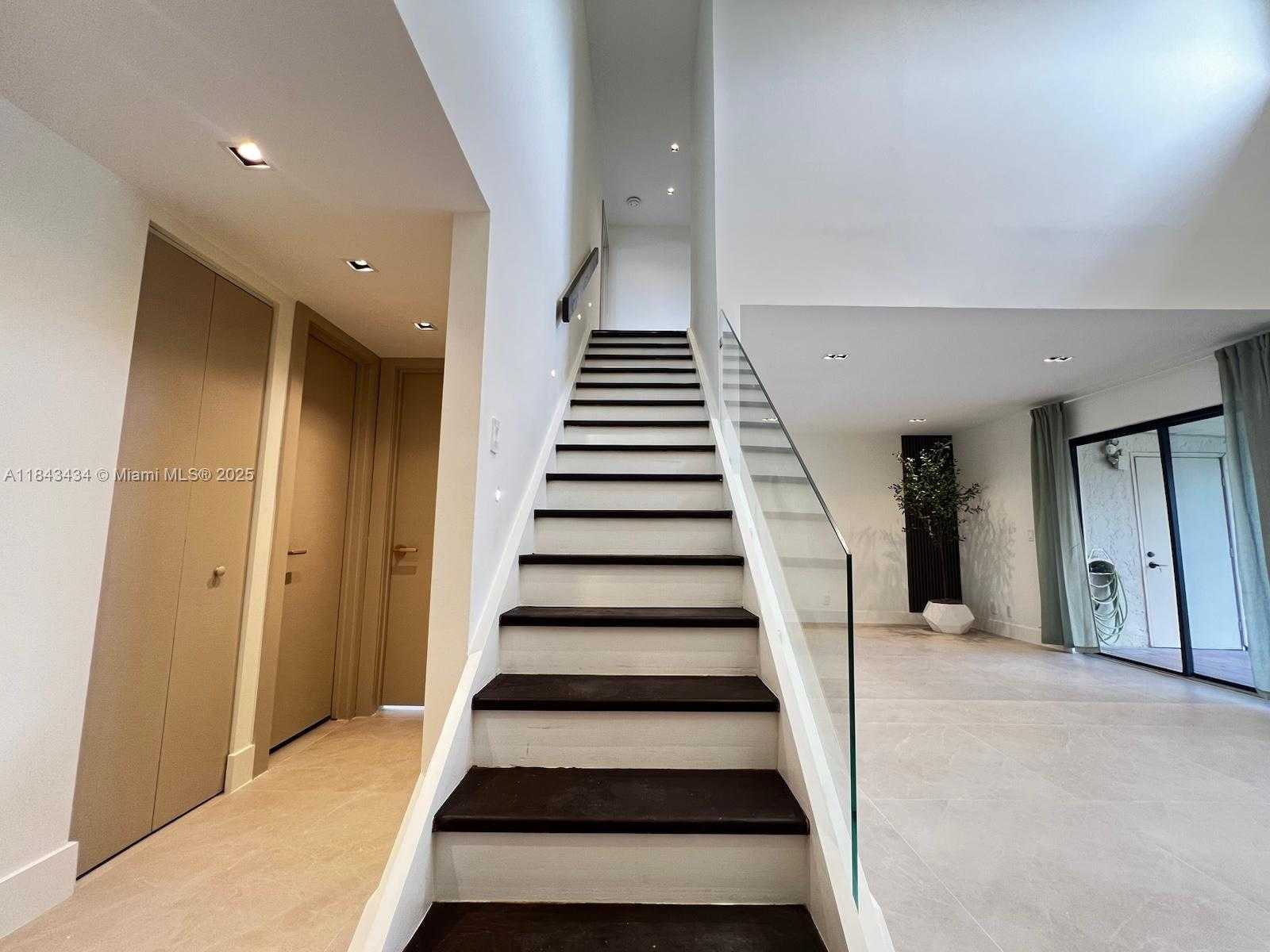 Small Image of 6243 NORTH WEST 171ST ST, Hialeah Number 19
