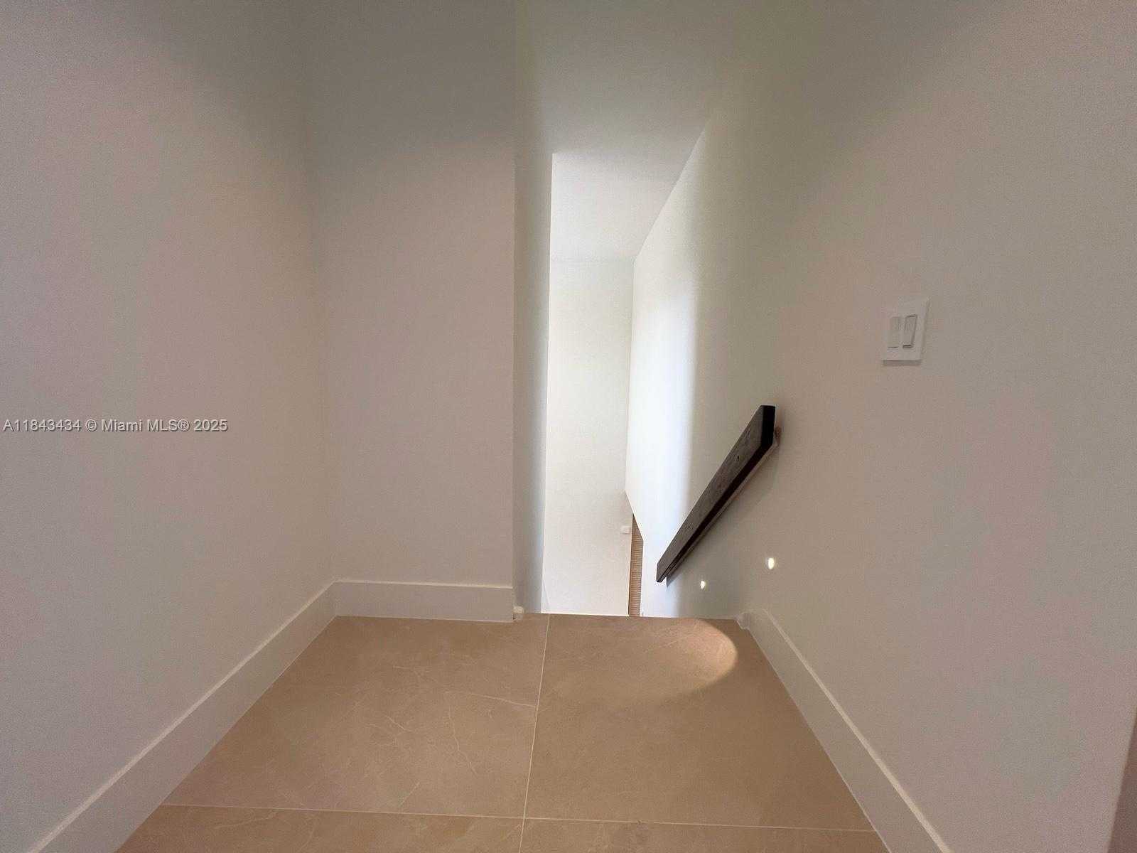 Small Image of 6243 NORTH WEST 171ST ST, Hialeah Number 21