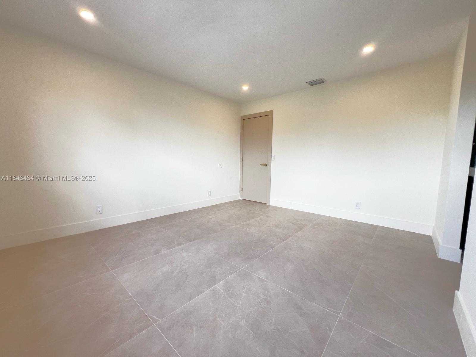 Small Image of 6243 NORTH WEST 171ST ST, Hialeah Number 24