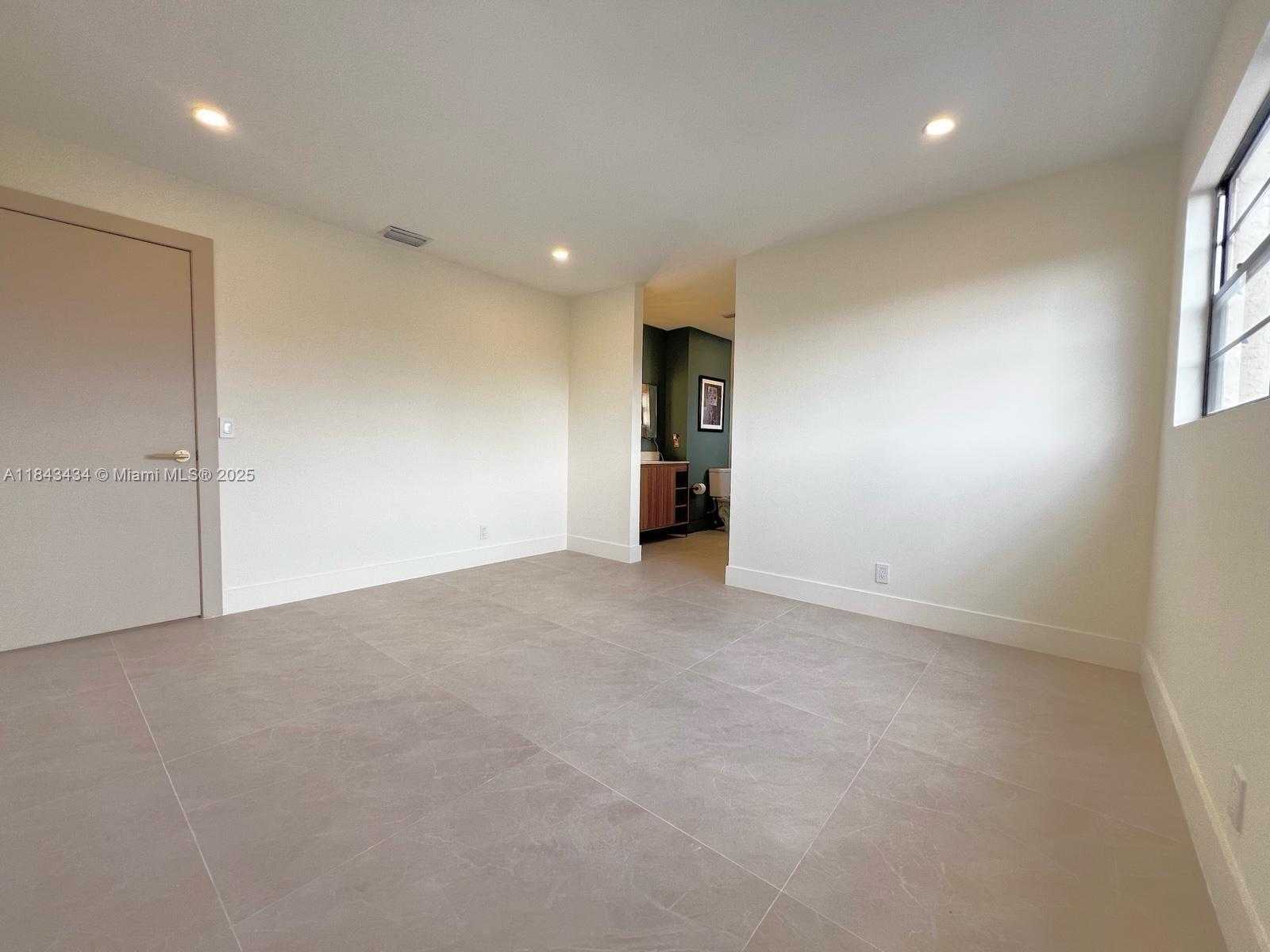 Small Image of 6243 NORTH WEST 171ST ST, Hialeah Number 25