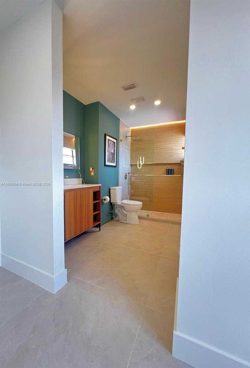 Small Image of 6243 NORTH WEST 171ST ST, Hialeah Number 26