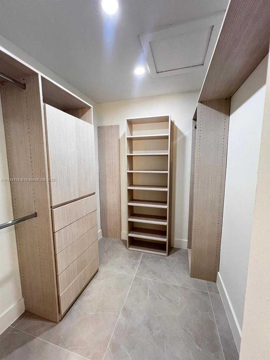 Small Image of 6243 NORTH WEST 171ST ST, Hialeah Number 29