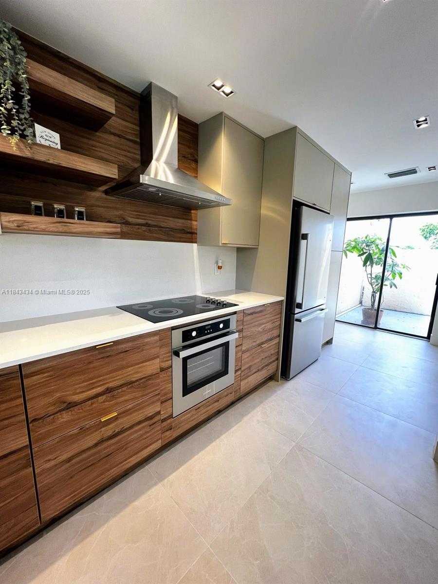Small Image of 6243 NORTH WEST 171ST ST, Hialeah Number 4
