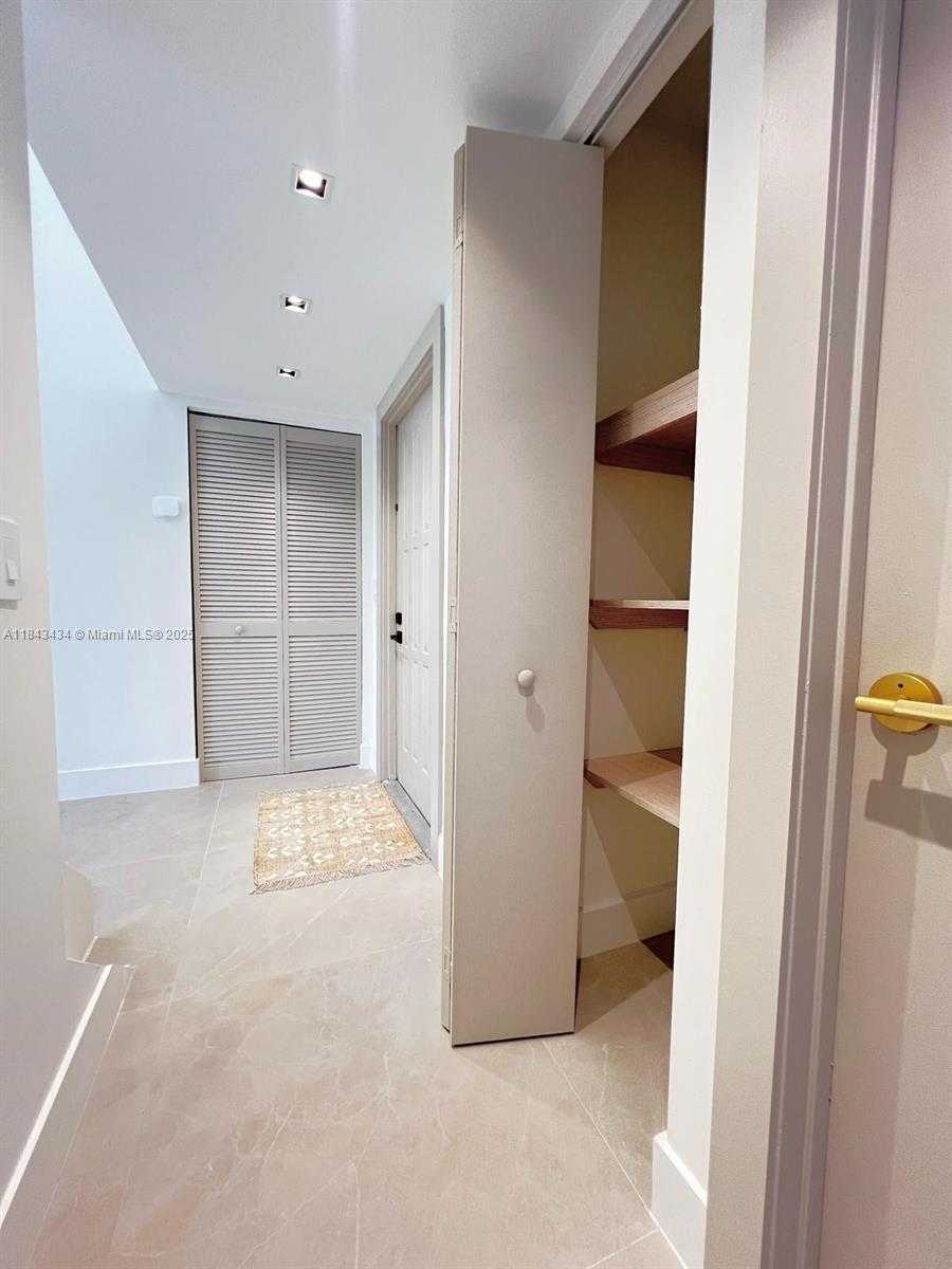 Small Image of 6243 NORTH WEST 171ST ST, Hialeah Number 9
