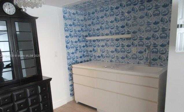 Small Image of 1100 WEST AVE #703, Miami Beach Number 3