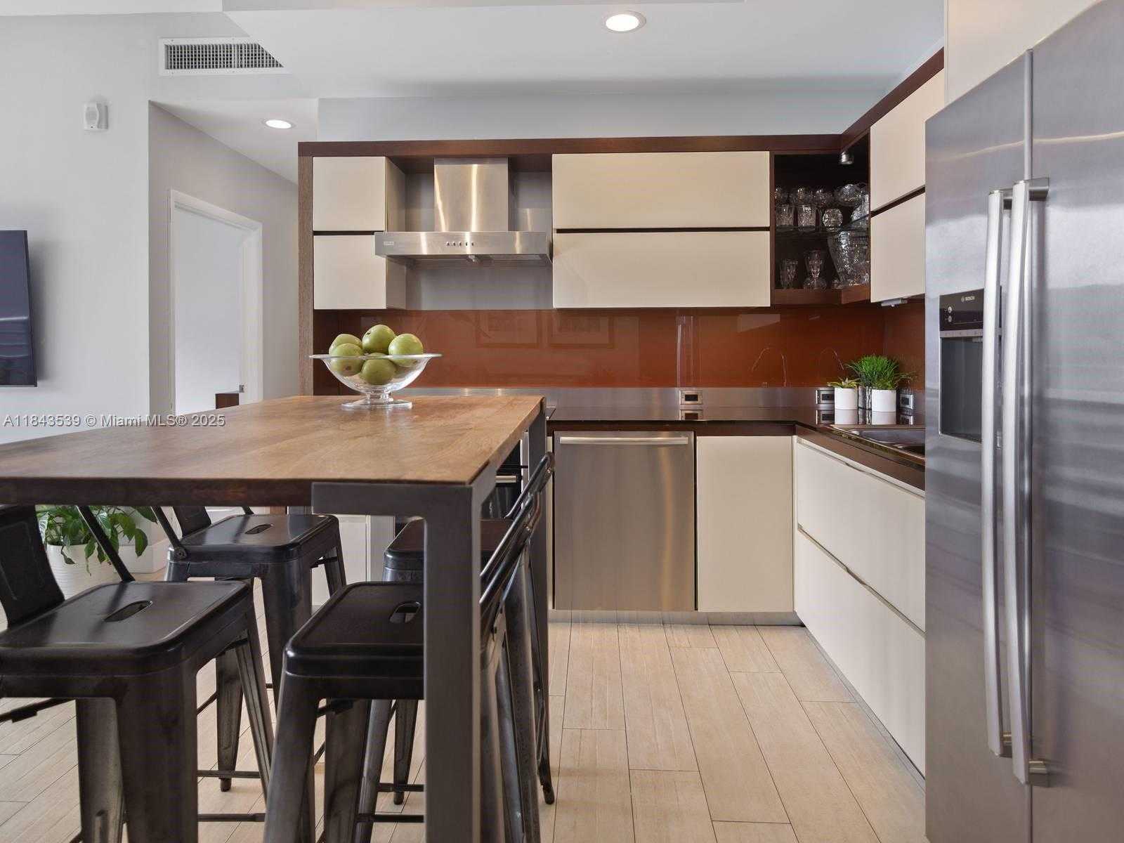 Small Image of 2100 PARK AVE #302, Miami Beach Number 10