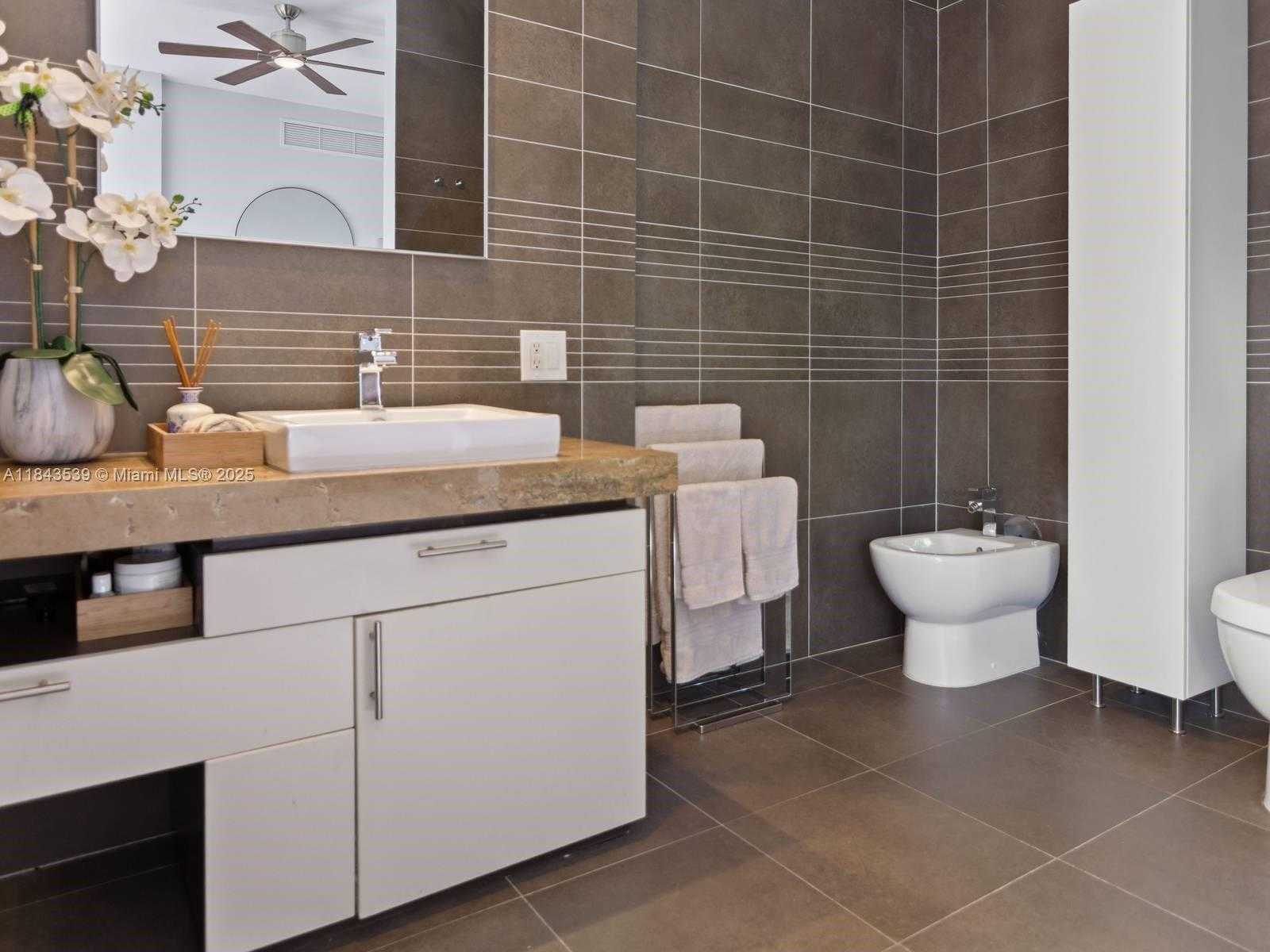 Small Image of 2100 PARK AVE #302, Miami Beach Number 17