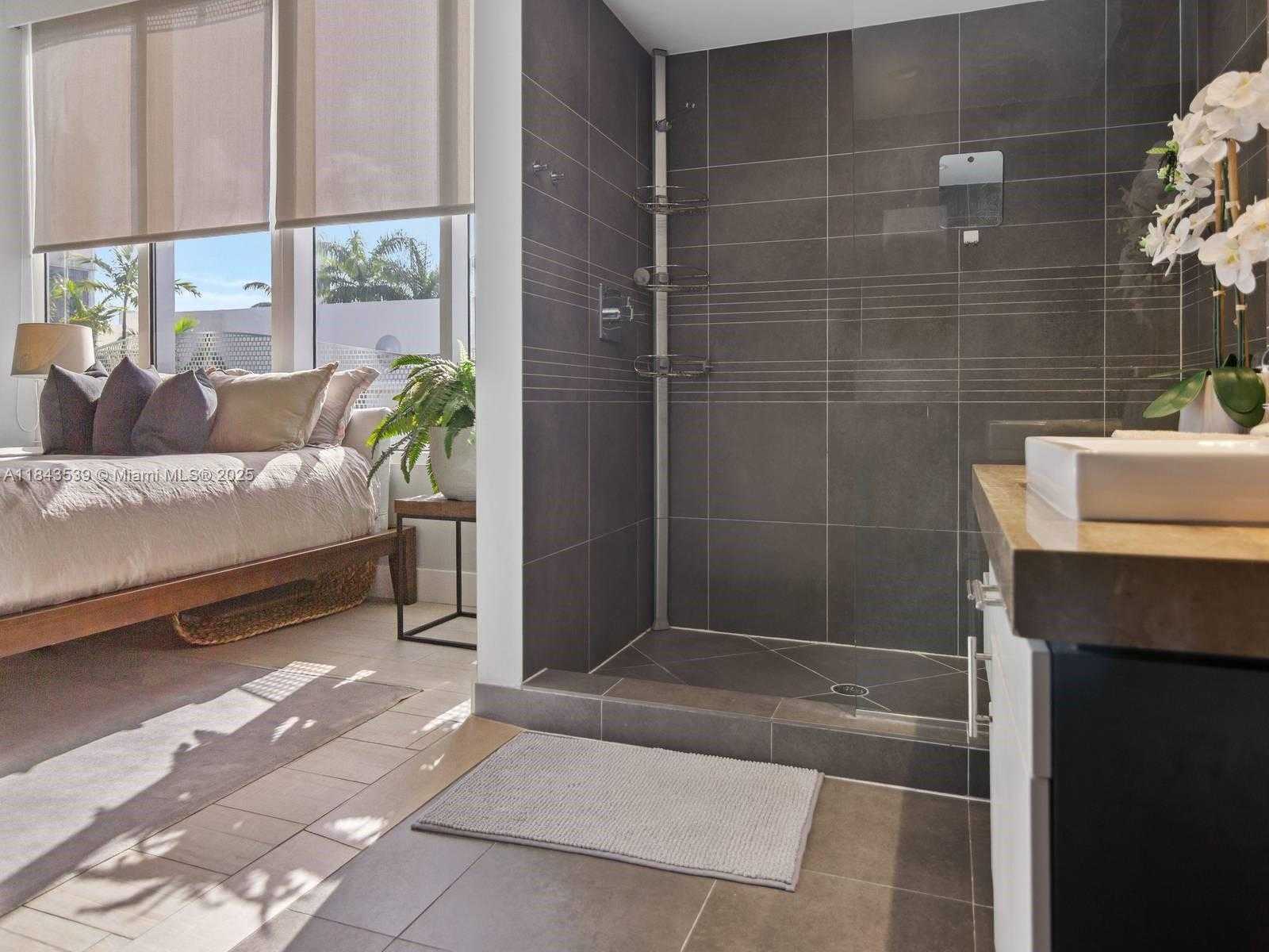Small Image of 2100 PARK AVE #302, Miami Beach Number 18