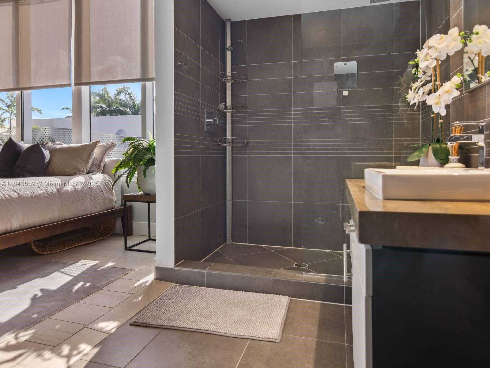 Small Image of 2100 PARK AVE #302, Miami Beach Number 19