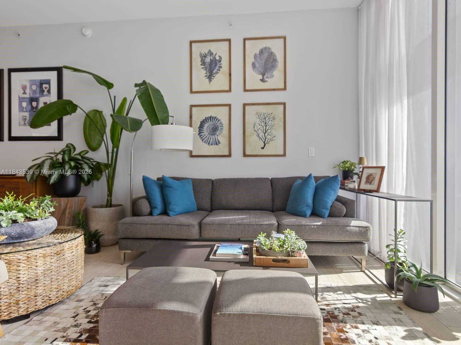 Small Image of 2100 PARK AVE #302, Miami Beach Number 2