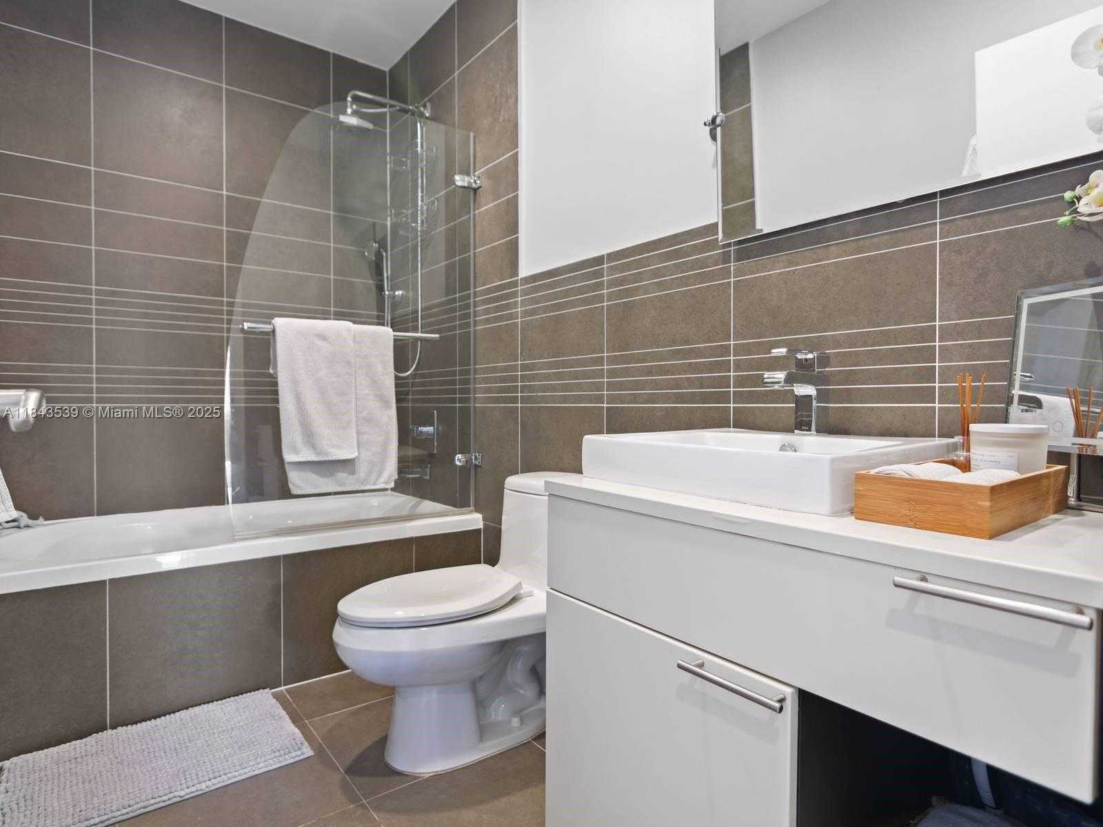 Small Image of 2100 PARK AVE #302, Miami Beach Number 20