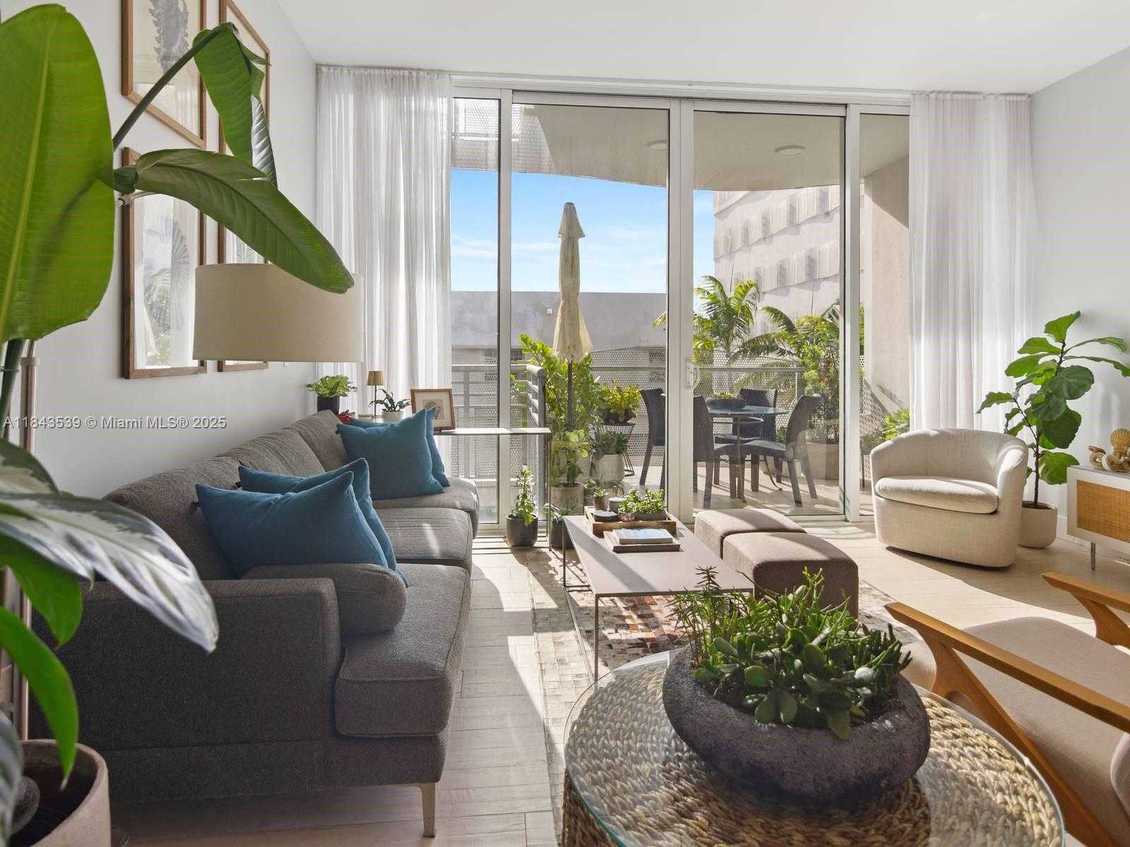 Small Image of 2100 PARK AVE #302, Miami Beach Number 4