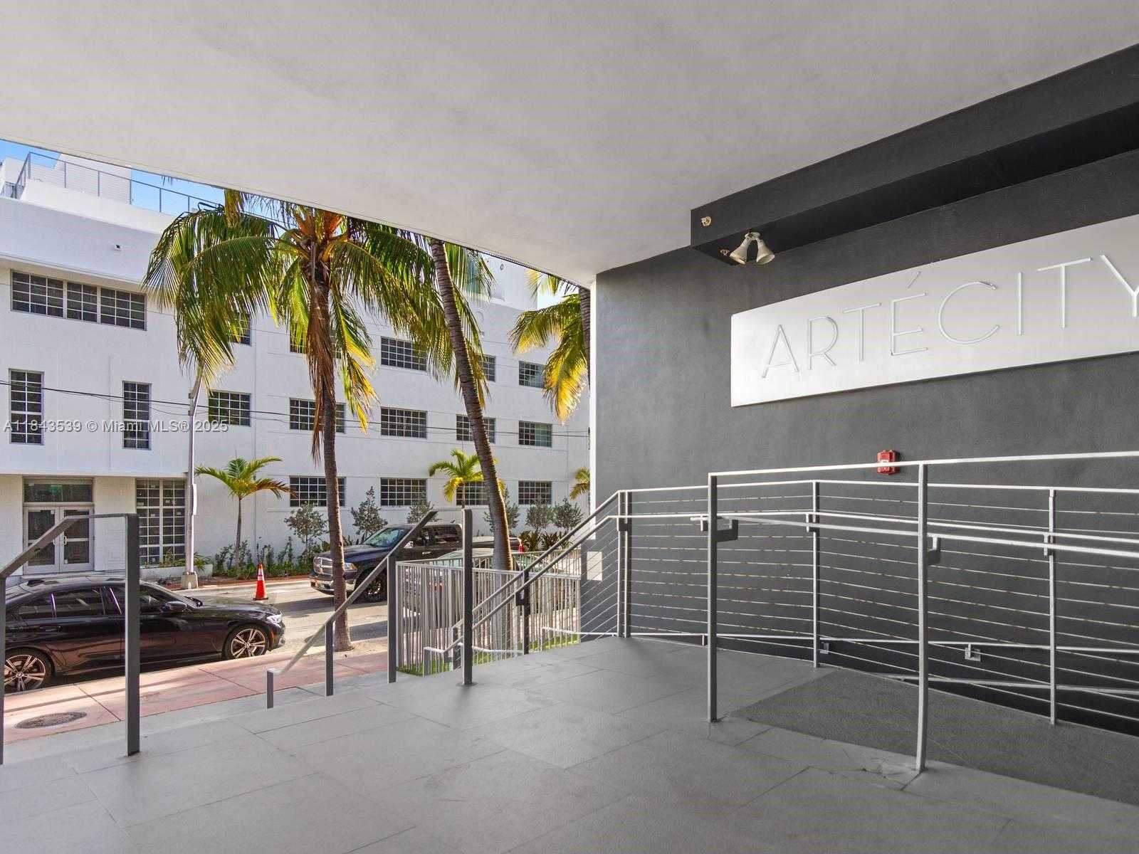Small Image of 2100 PARK AVE #302, Miami Beach Number 43