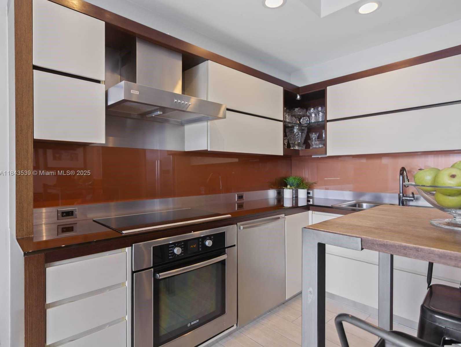 Small Image of 2100 PARK AVE #302, Miami Beach Number 7