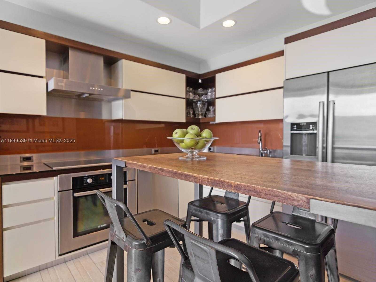 Small Image of 2100 PARK AVE #302, Miami Beach Number 8