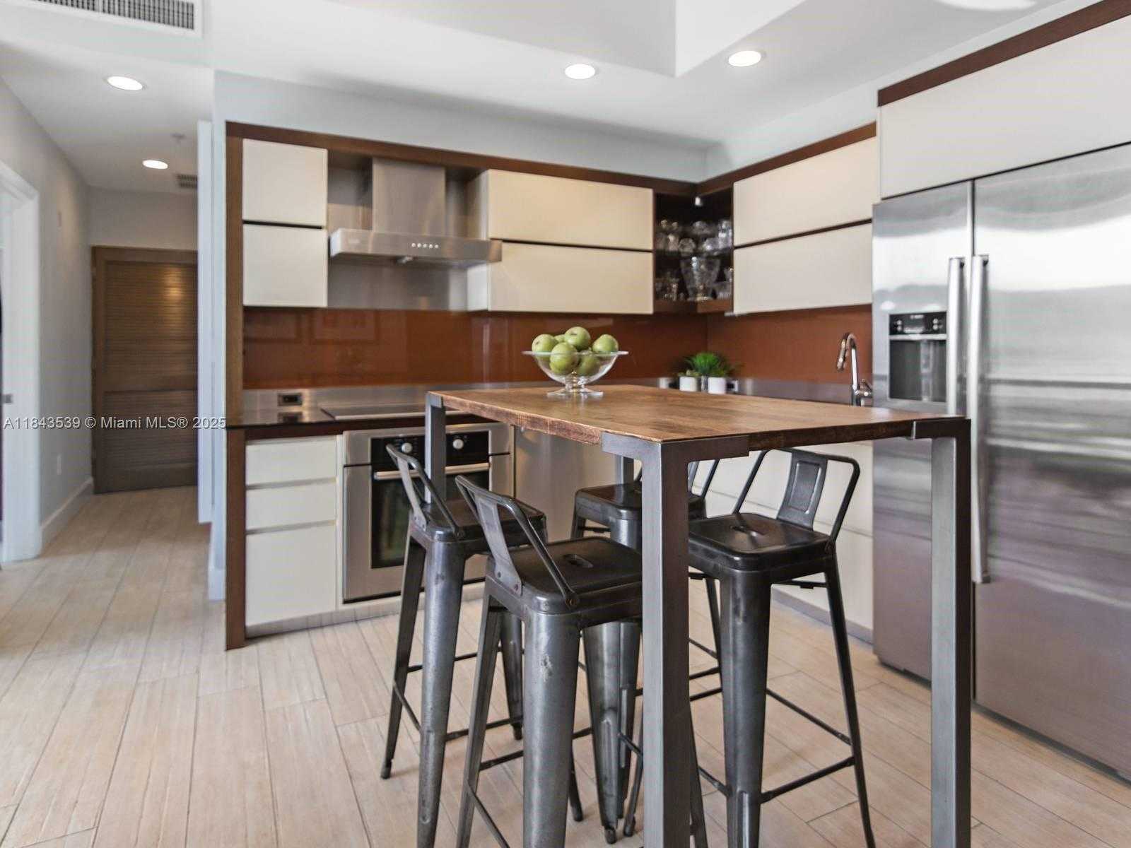 Small Image of 2100 PARK AVE #302, Miami Beach Number 9