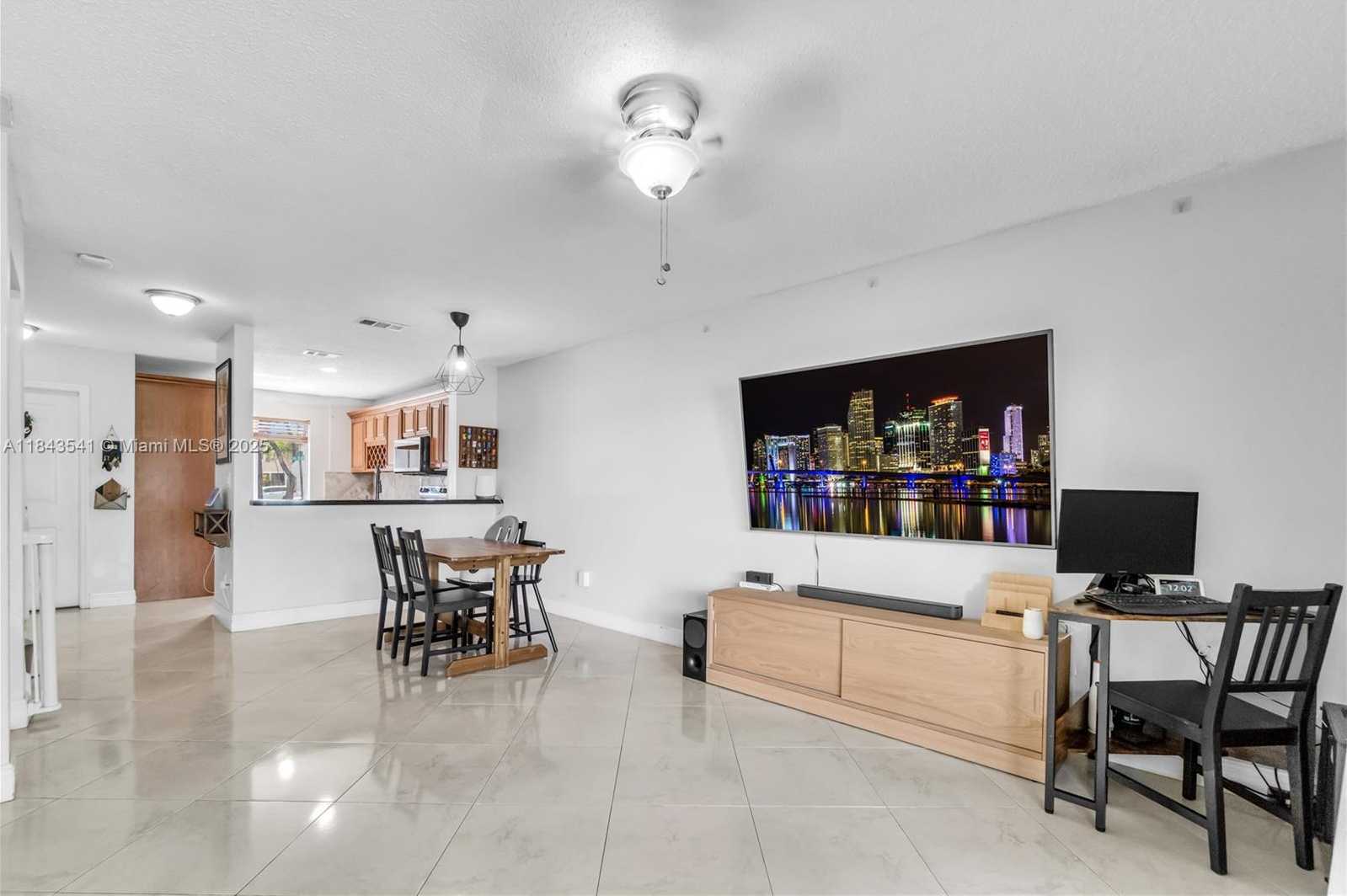 Small Image of 17554 SOUTH WEST 139TH CT, Miami Number 10