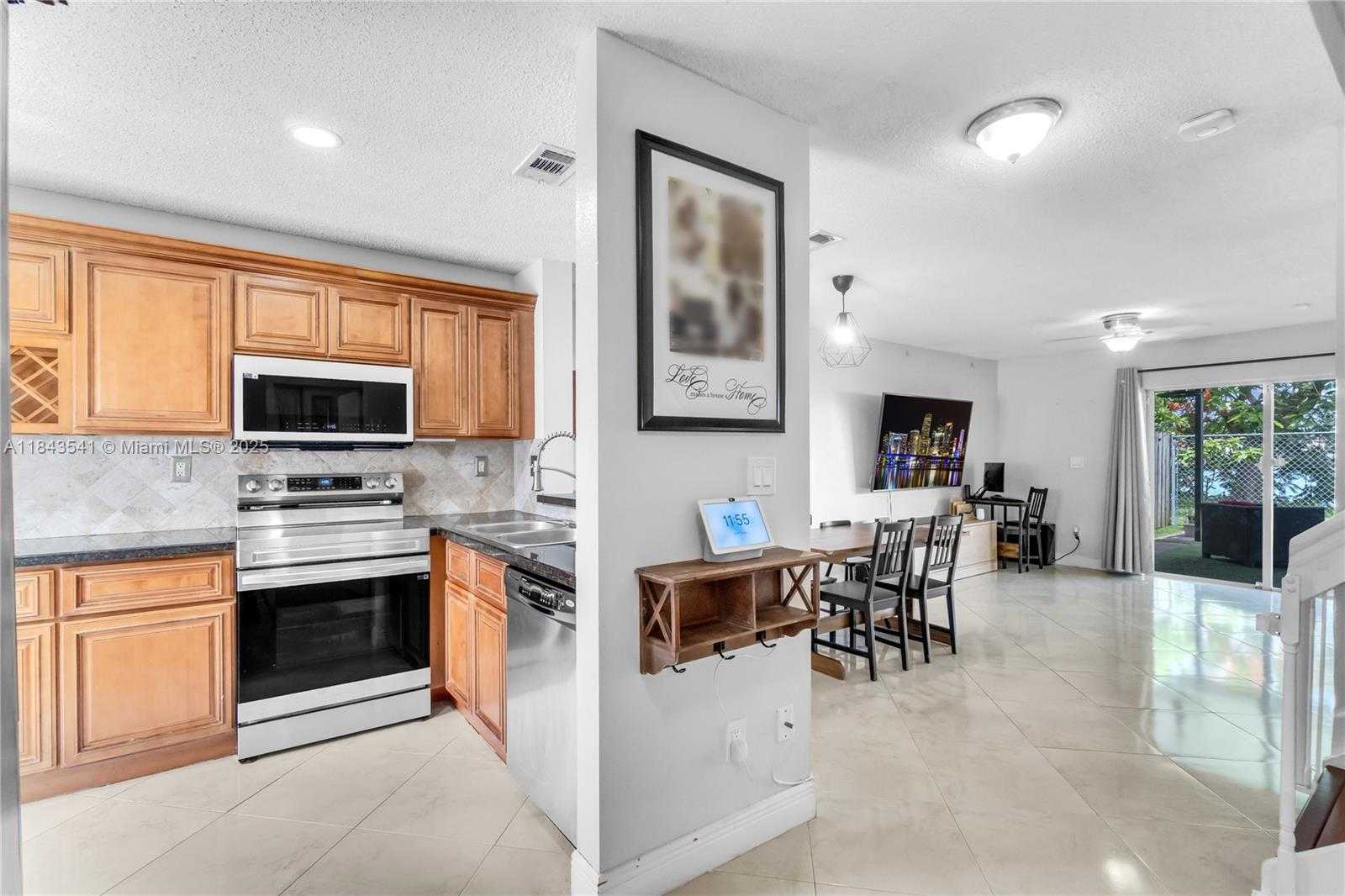 Small Image of 17554 SOUTH WEST 139TH CT, Miami Number 12